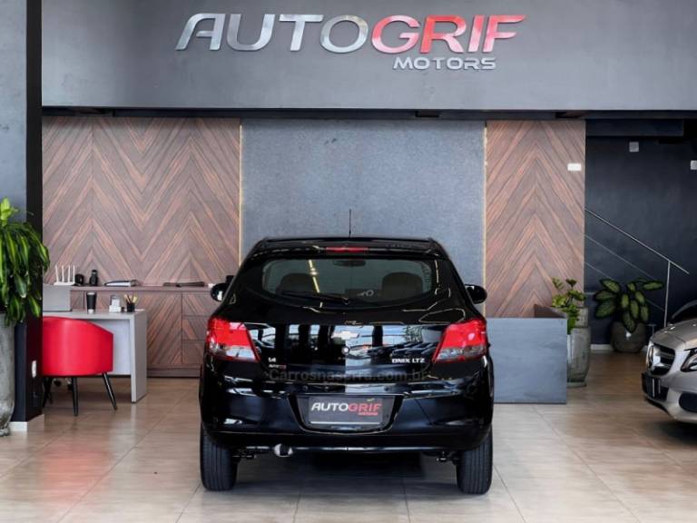 CHEVROLET - ONIX - 2016/2016 - Preta - R$ 56.900,00