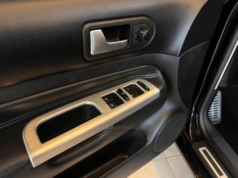 VOLKSWAGEN - GOLF - 2012/2013 - Preta - R$ 58.900,00