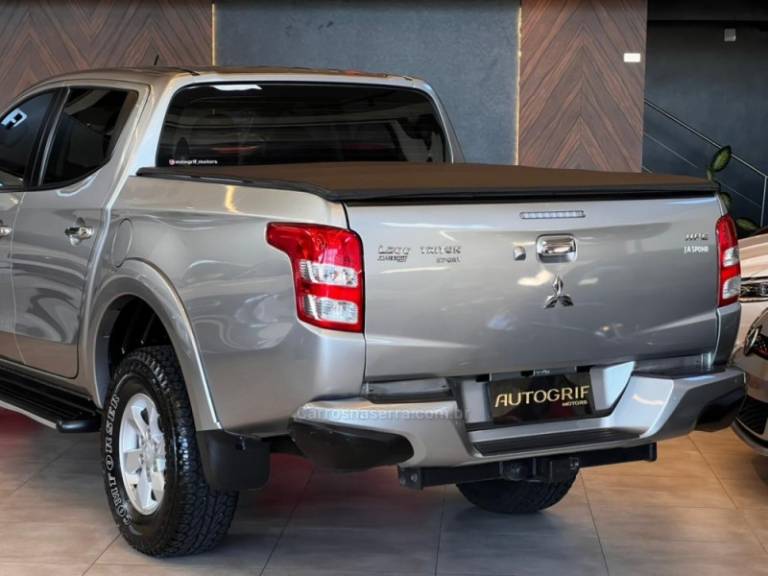 MITSUBISHI - L200 TRITON - 2017/2017 - Prata - R$ 144.900,00