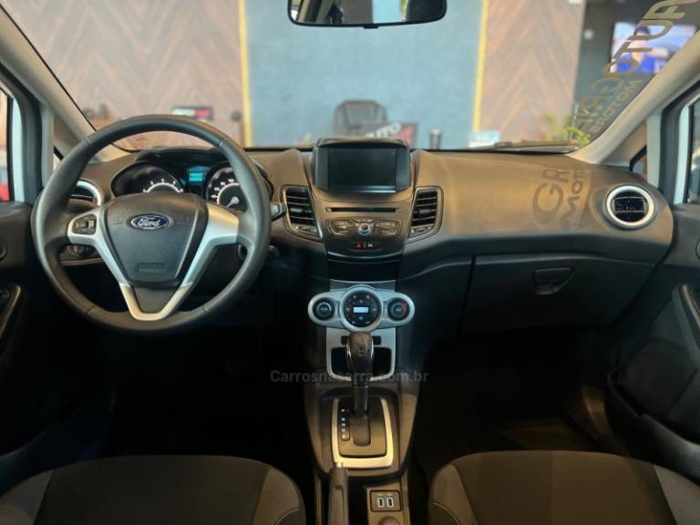 FORD - FIESTA - 2018/2018 - Branca - R$ 59.900,00