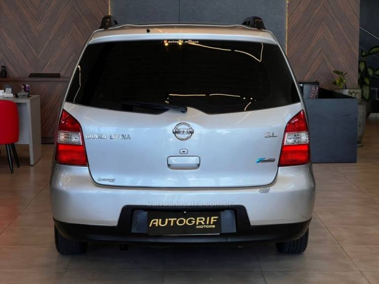 NISSAN - GRAND LIVINA - 2010/2010 - Prata - R$ 38.900,00