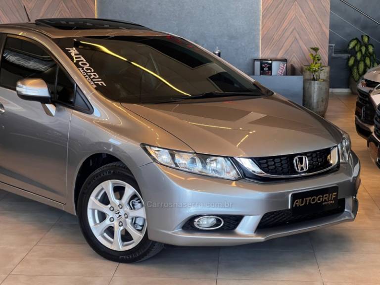 HONDA - CIVIC - 2013/2014 - Prata - R$ 79.900,00